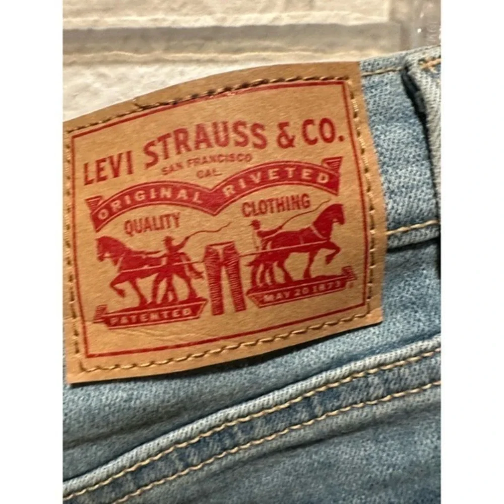 Levi's high rise hypersoft shorts denim NWT Women's‎ Size 29